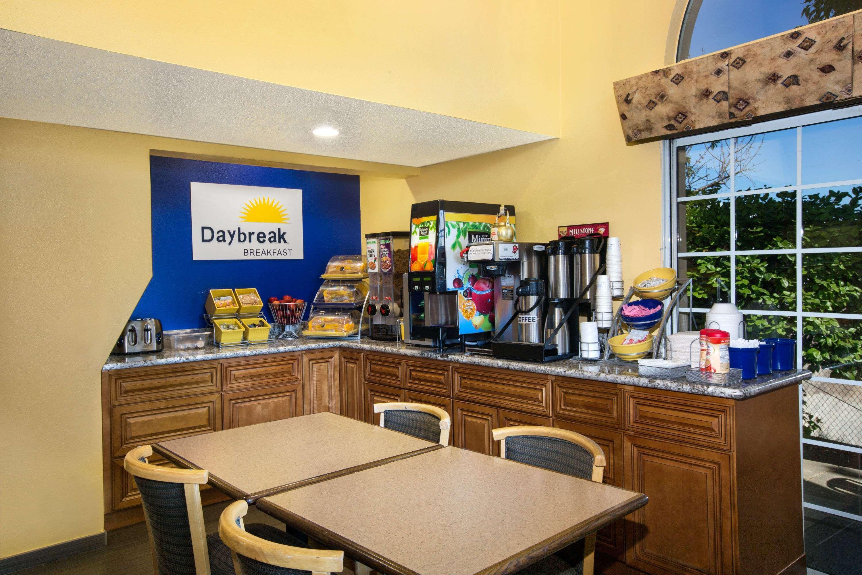 Days Inn By Wyndham Fremont Ngoại thất bức ảnh