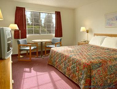 Days Inn By Wyndham Fremont Phòng bức ảnh