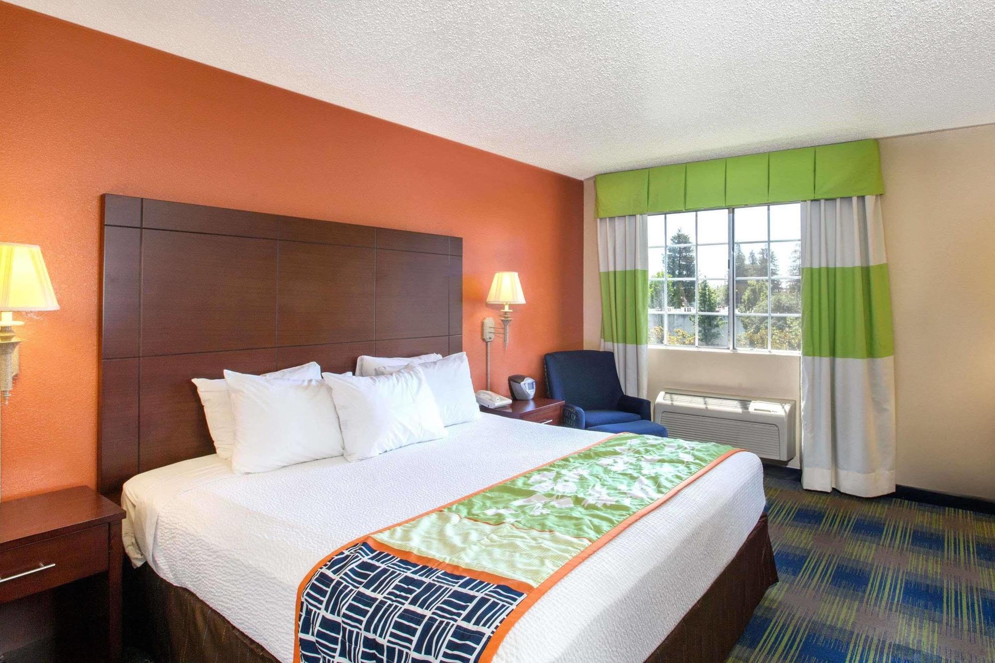Days Inn By Wyndham Fremont Ngoại thất bức ảnh