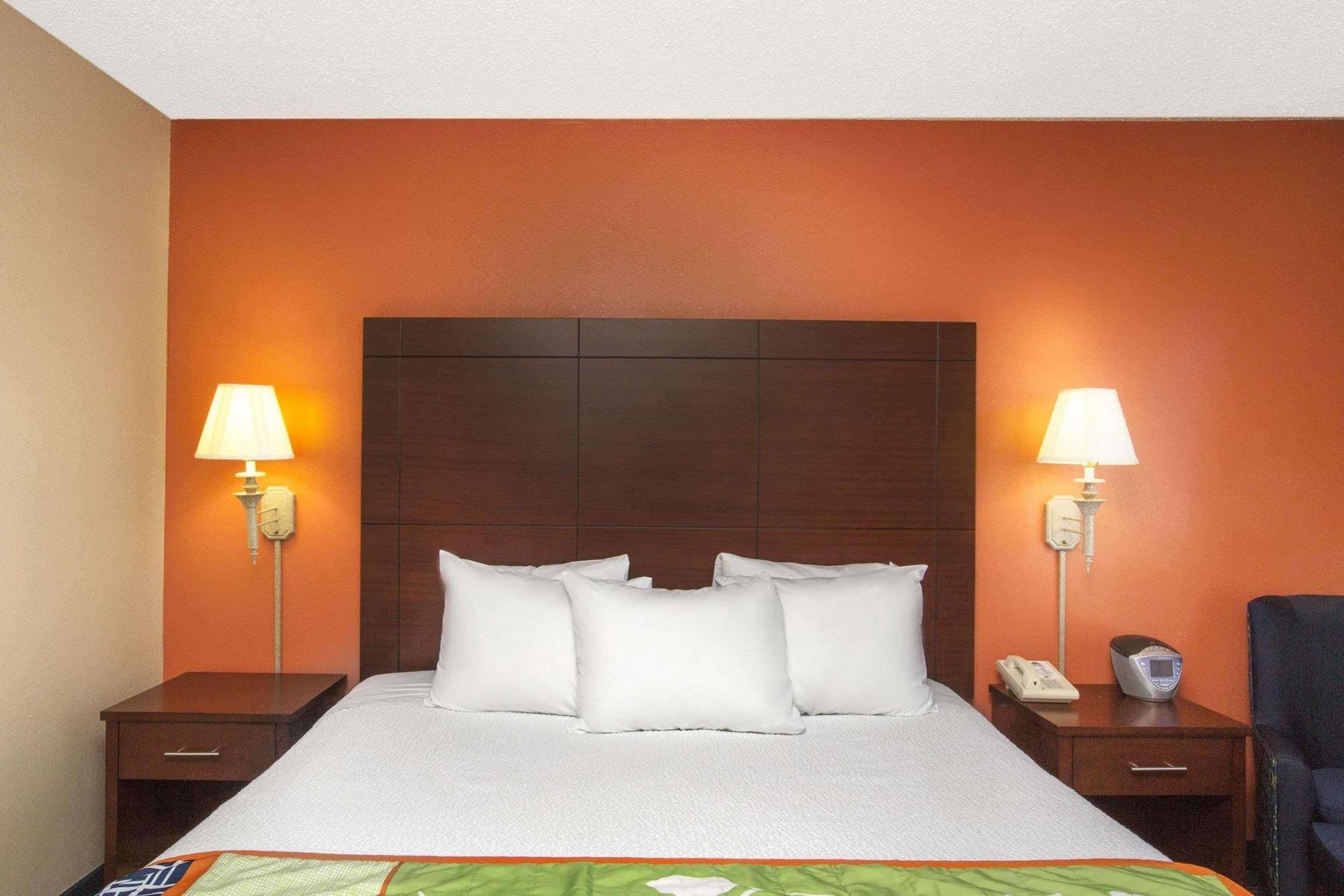 Days Inn By Wyndham Fremont Ngoại thất bức ảnh